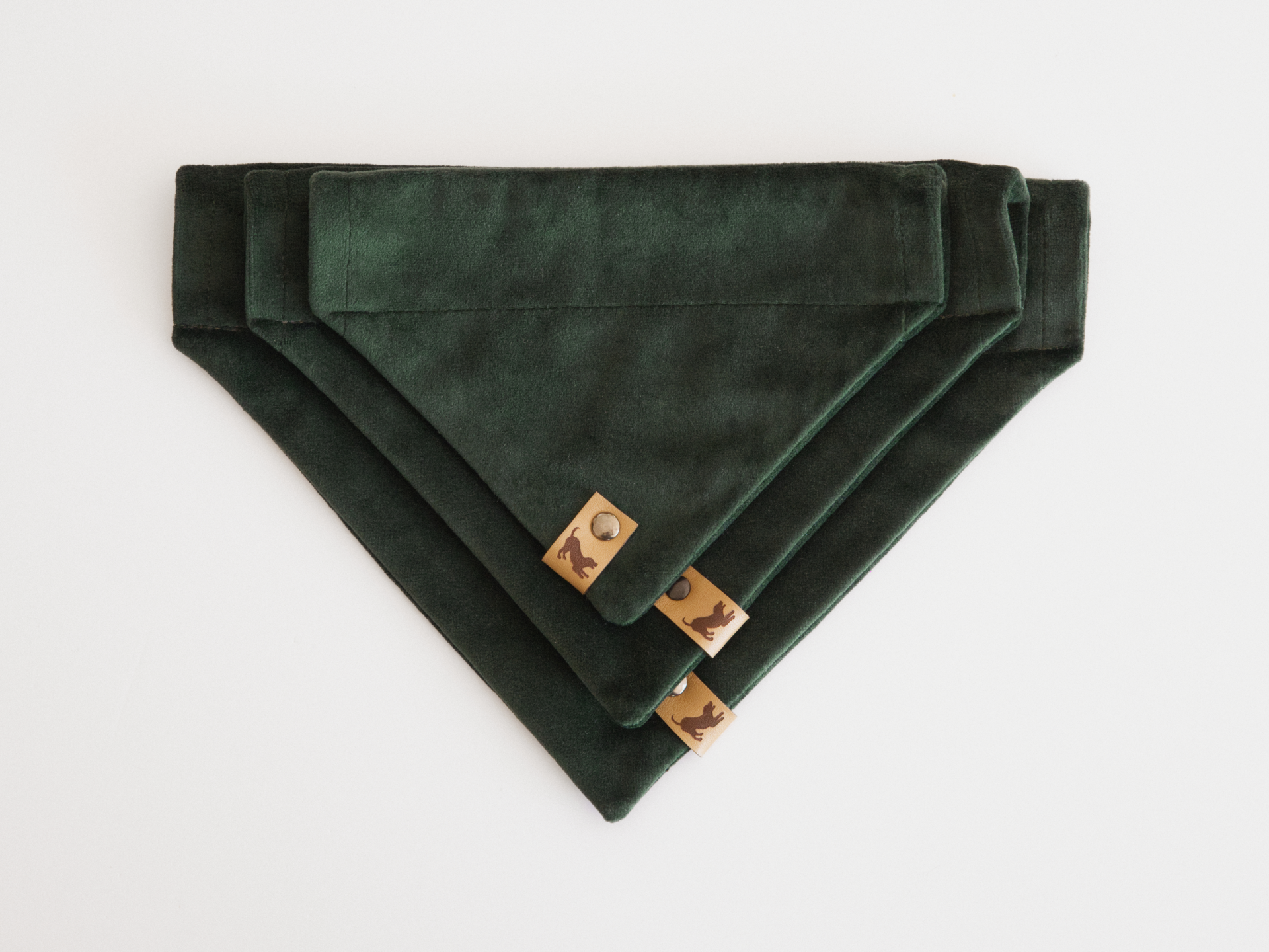 Welurowa bandana dla psa w kolorze butelkowej zieleni