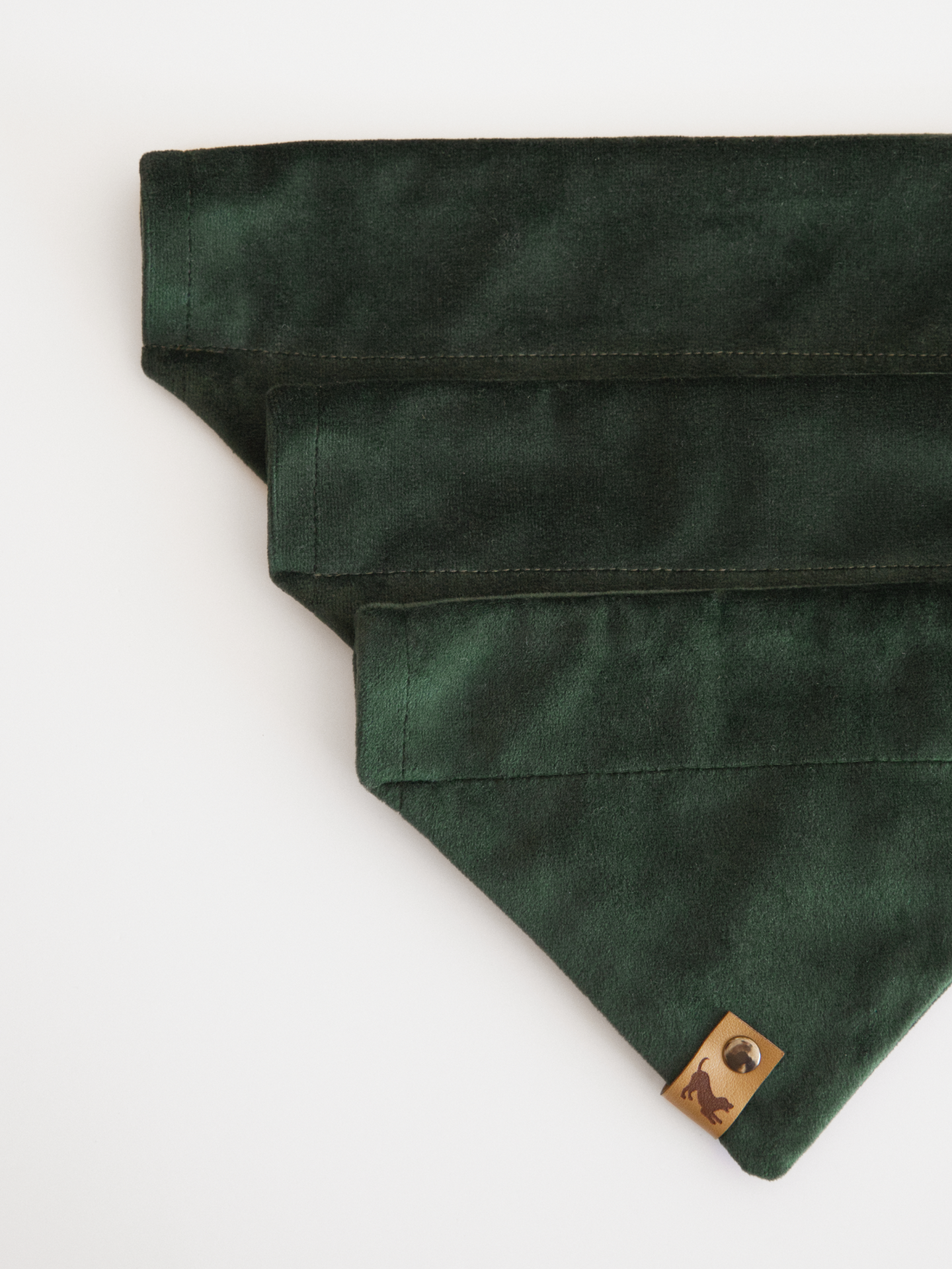 Welurowa bandana dla psa w kolorze butelkowej zieleni