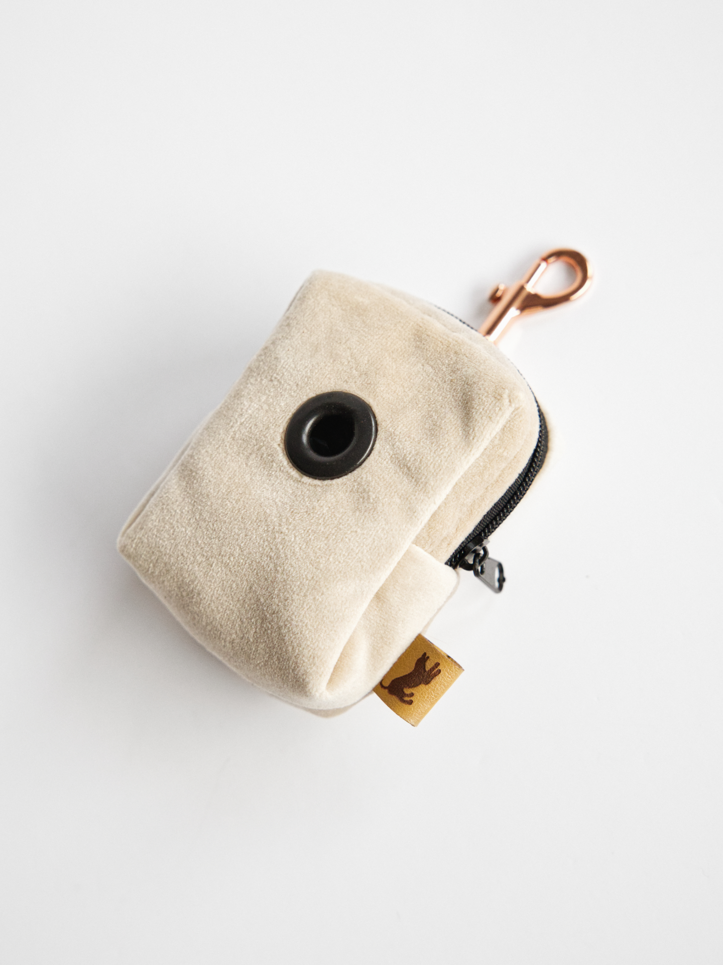 Welurowe etui na kupoworki w kolorze jasnego beżu