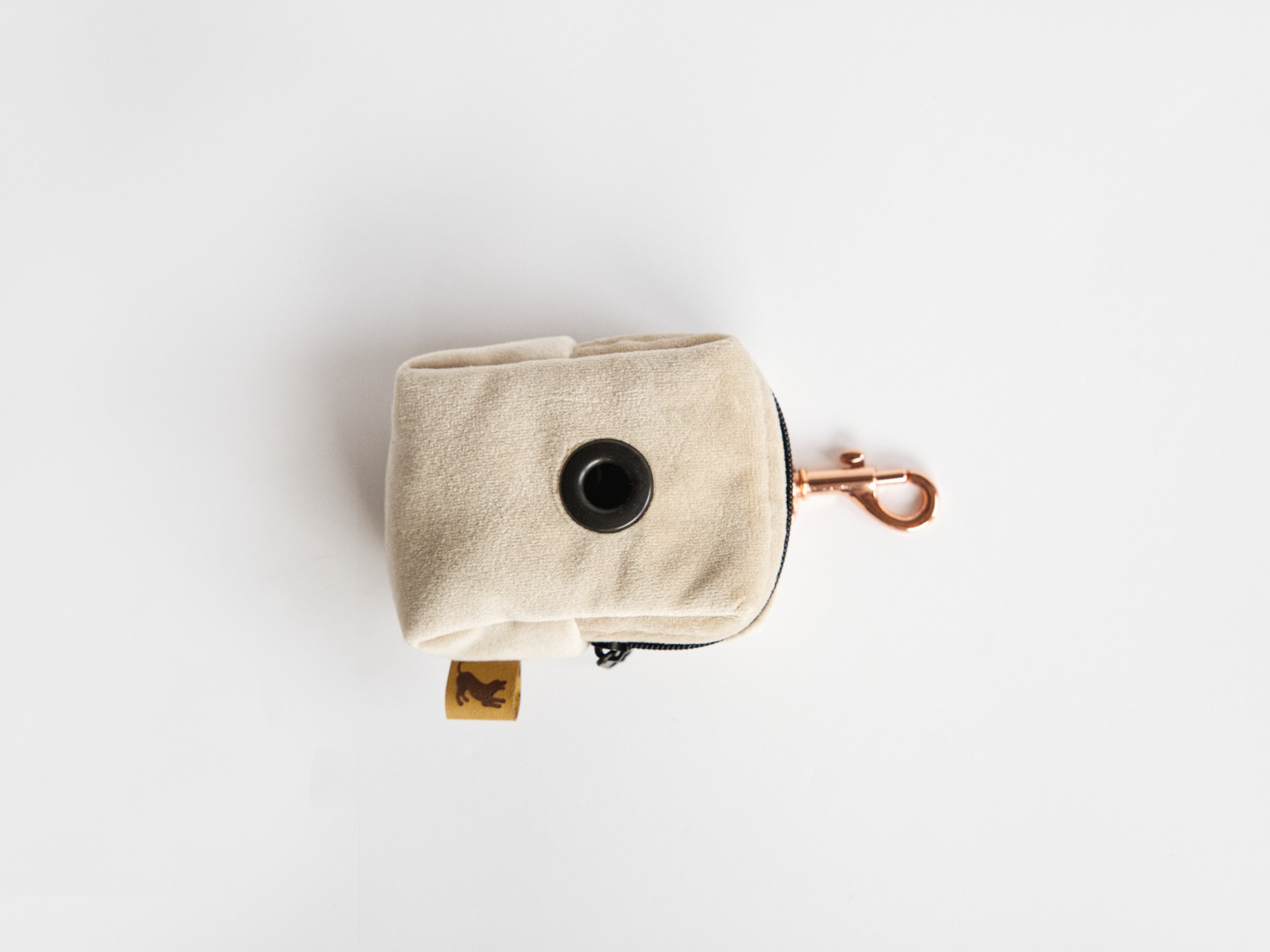 Welurowe etui na kupoworki w kolorze jasnego beżu