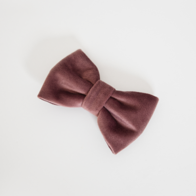 Welurowa wrzosowa kokarda dla psa