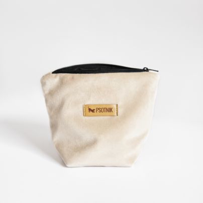 Welurowa saszetka na smaczki dla psa w kolorze jasnego beżu