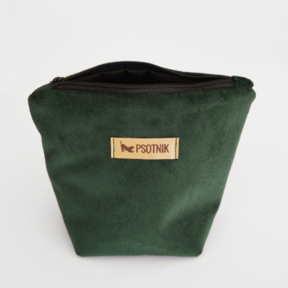 Welurowa saszetka na smaczki dla psa w kolorze butelkowej zieleni
