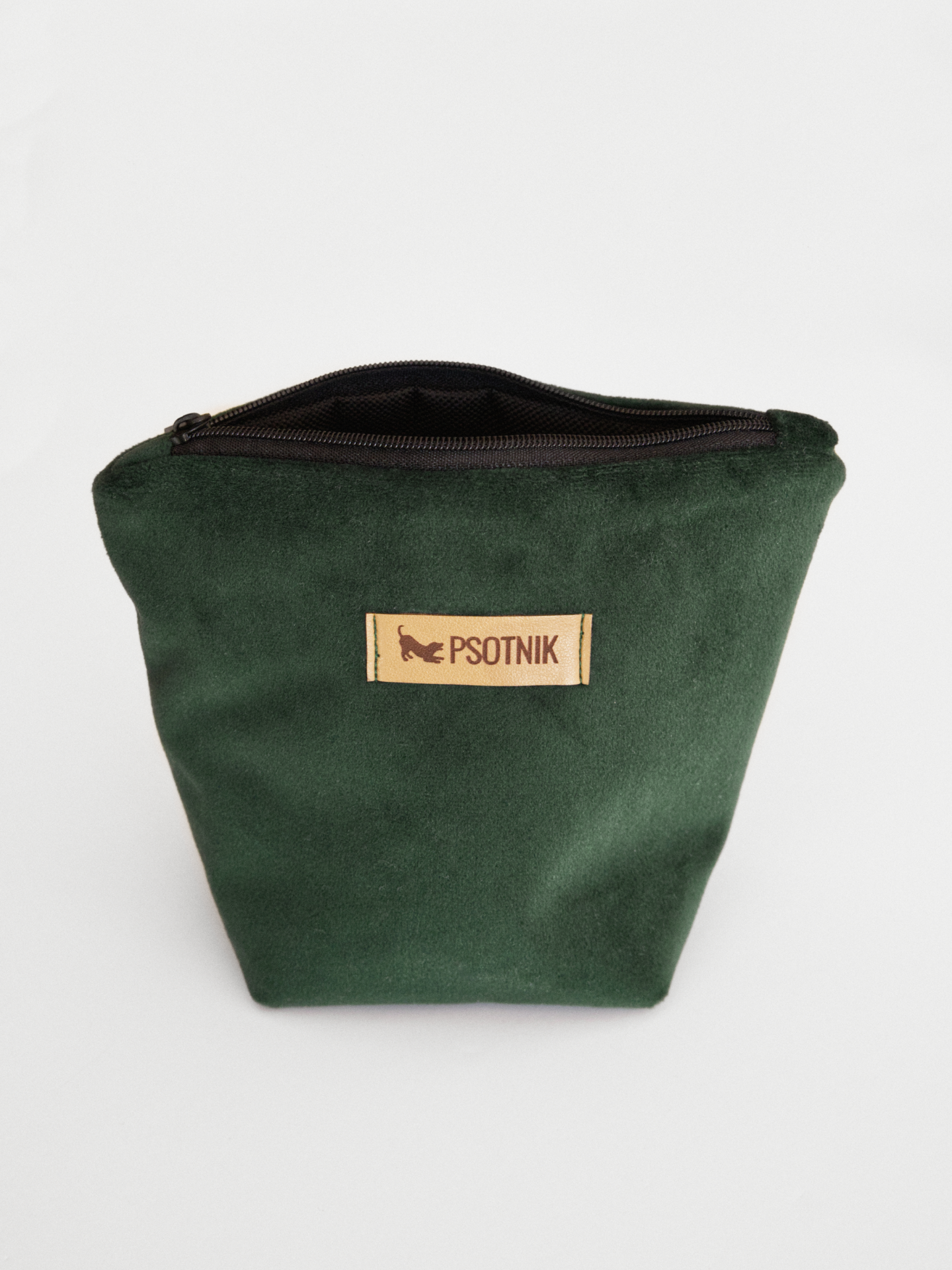 Welurowa saszetka na smaczki dla psa w kolorze butelkowej zieleni