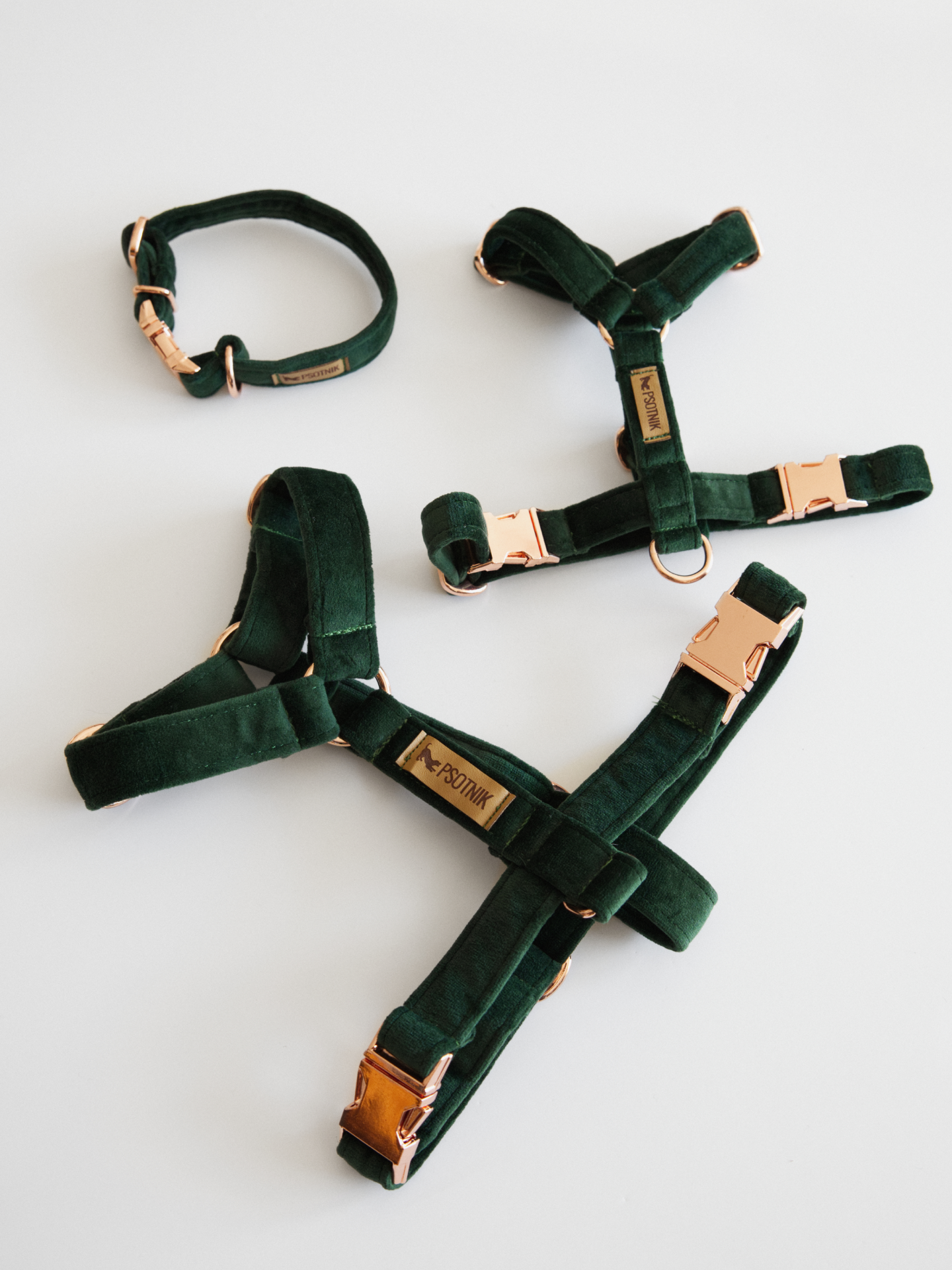 Welurowe szelki typu guard dla psa w kolorze butelkowej zieleni