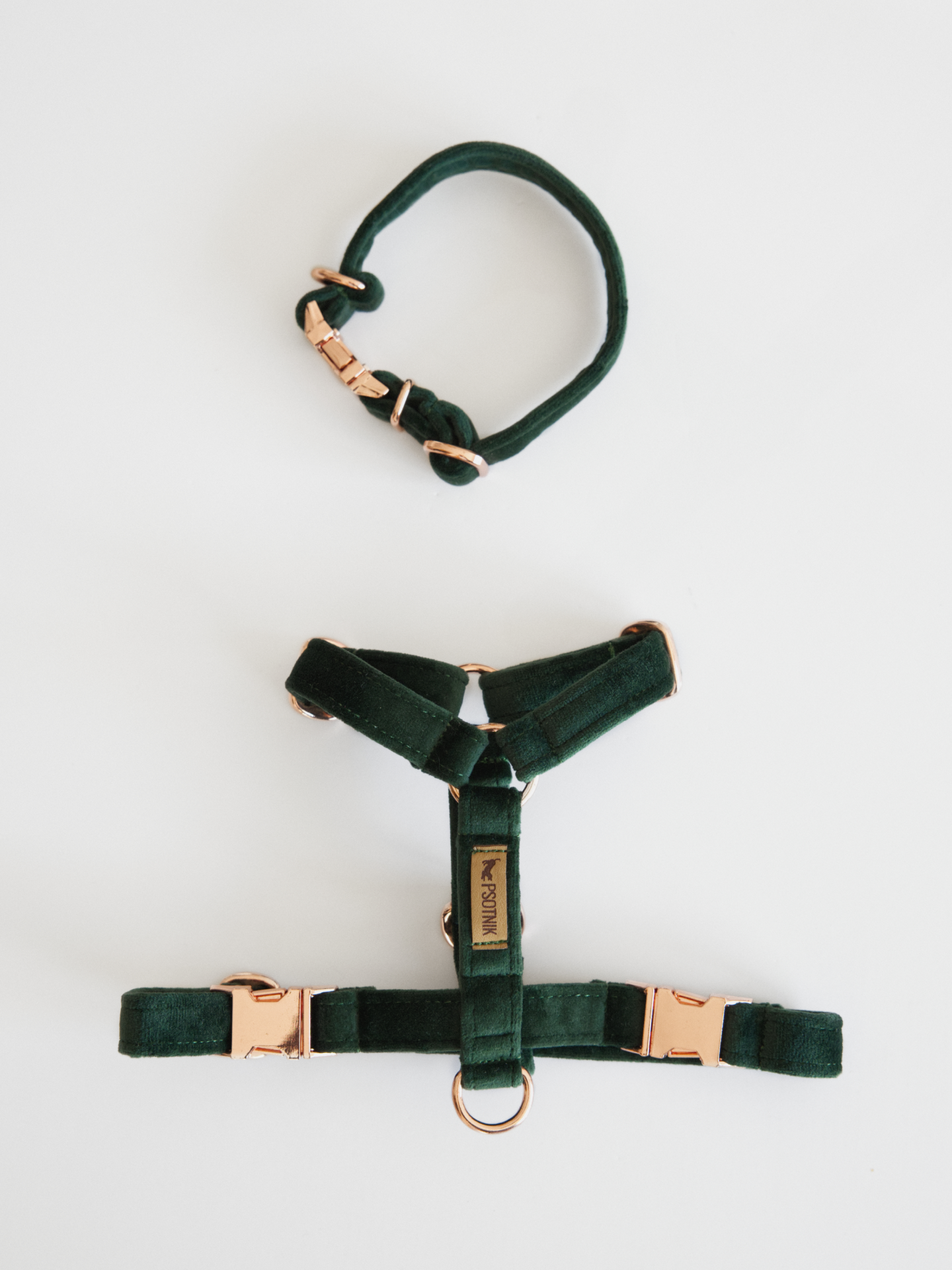 Welurowe szelki typu guard dla psa w kolorze butelkowej zieleni z obrożą