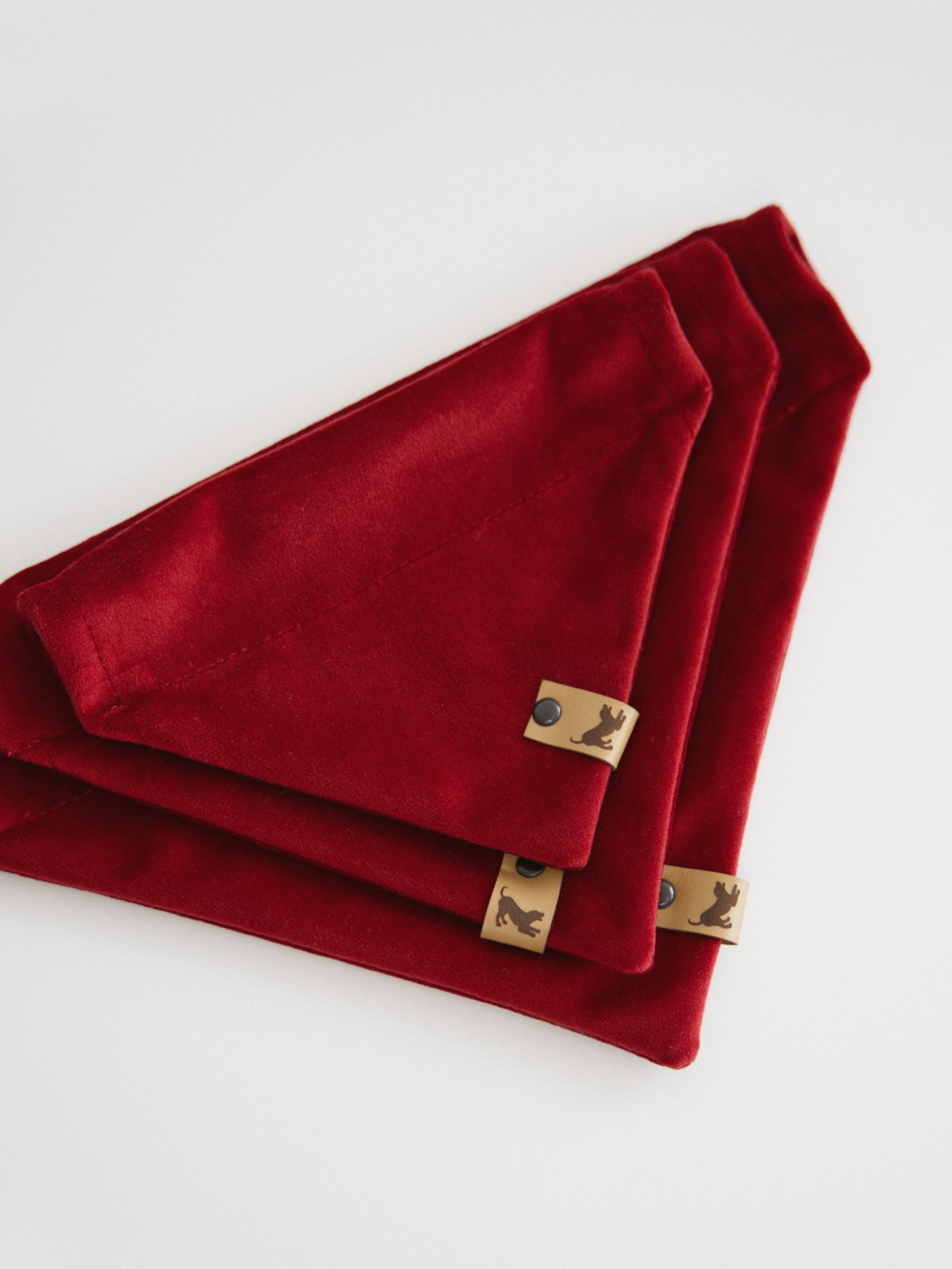 Bordowa welurowa bandana dla psa