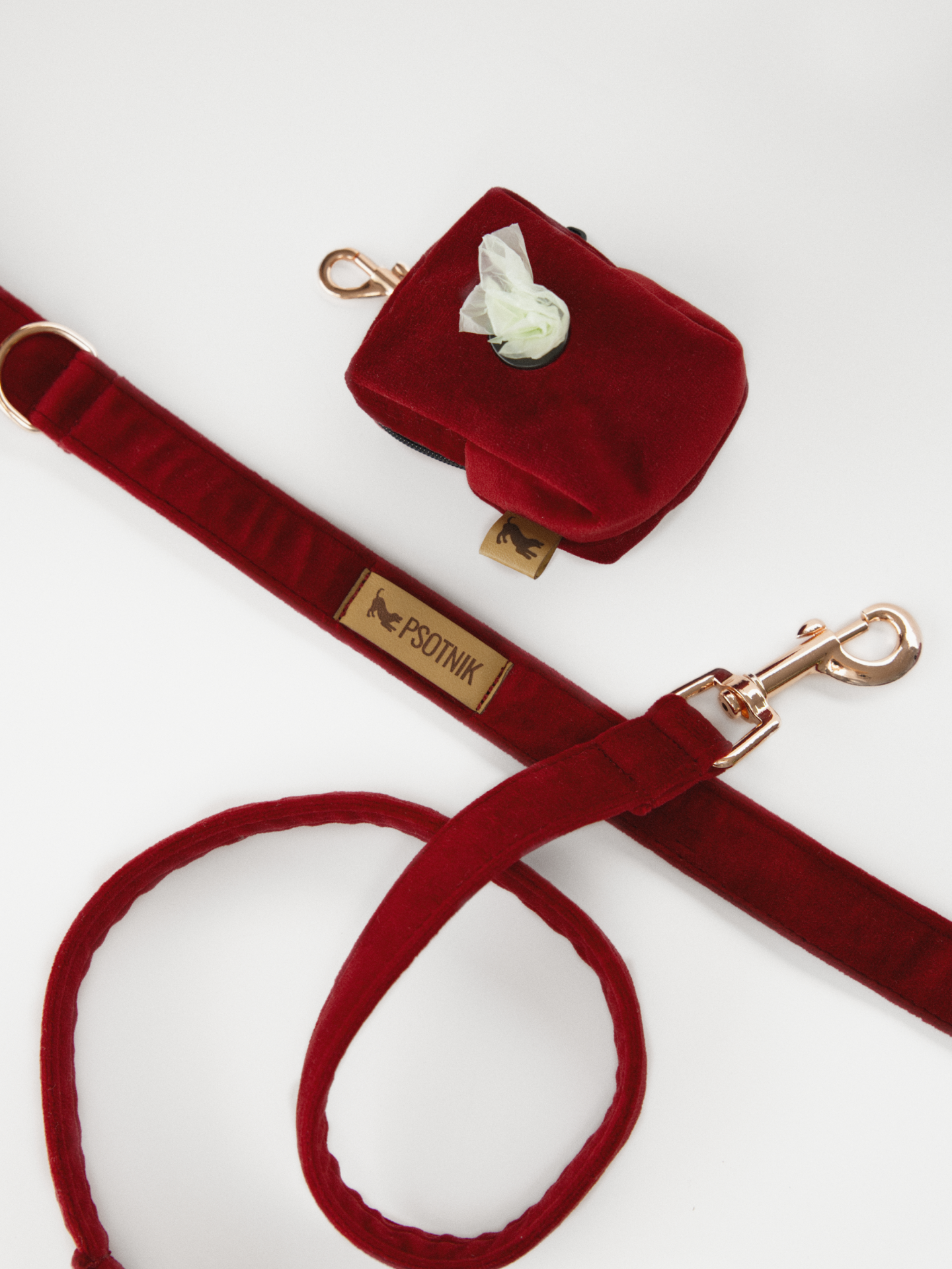 Bordowe welurowe etui na kupoworki