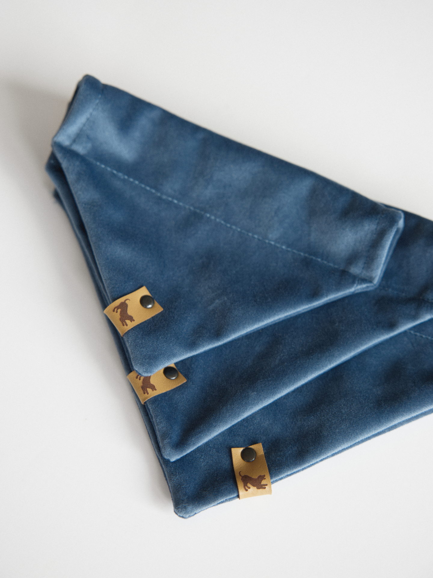 Welurowa bandana dla psa w kolorze niebieskim