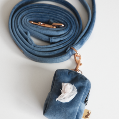 Welurowe etui na kupoworki w kolorze niebieskim