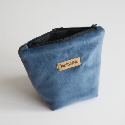 Welurowa saszetka na smaczki w kolorze niebieskim