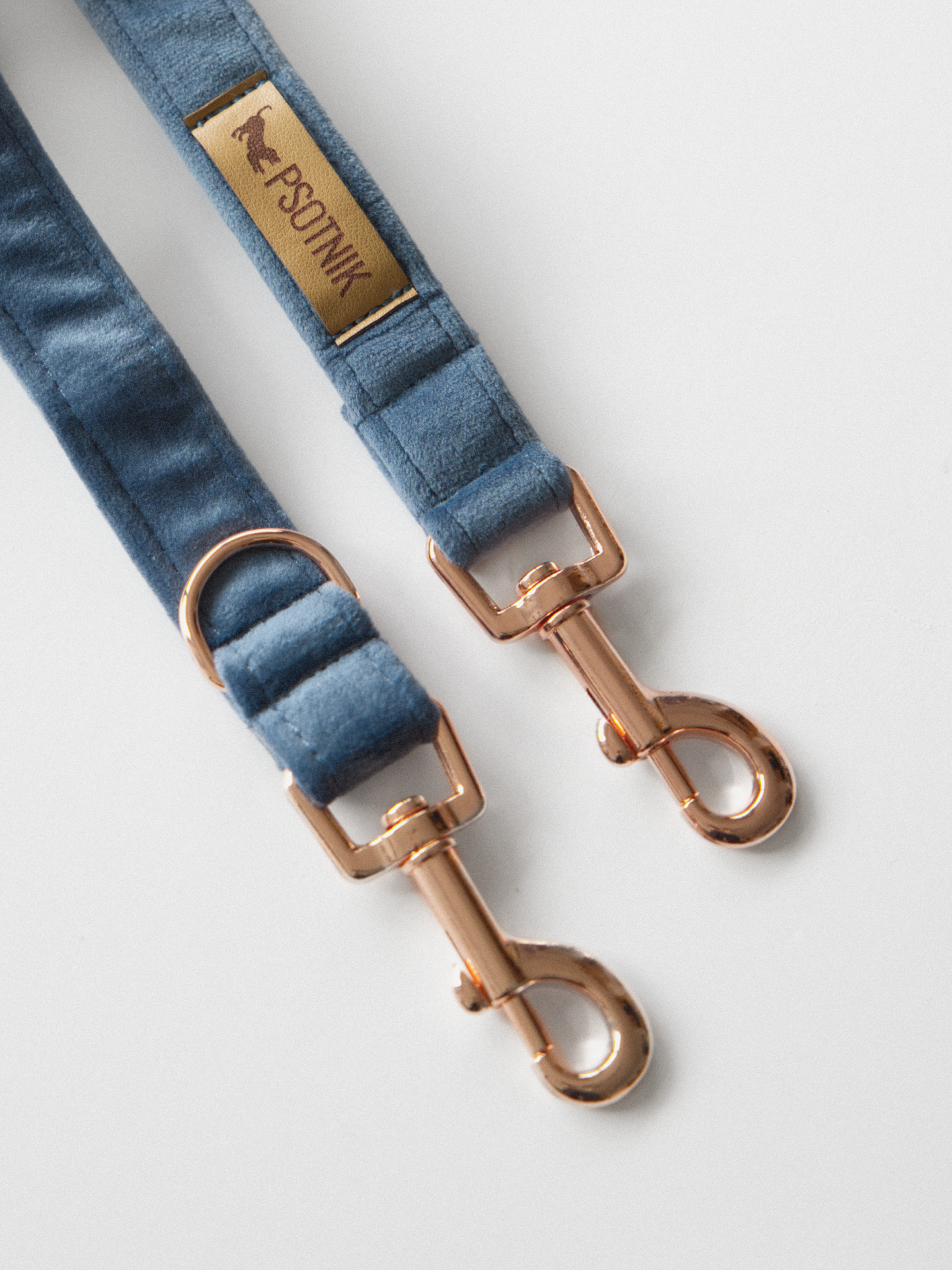 Karabinki w smyczy przepinanej