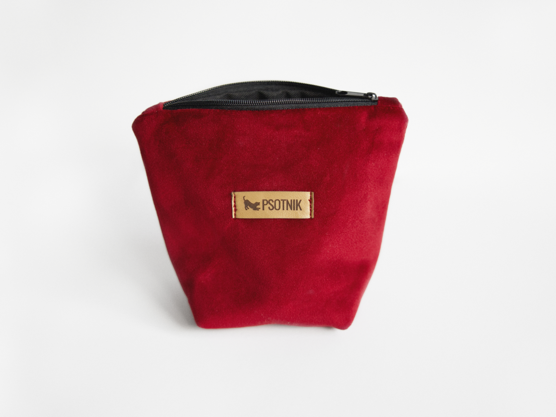 Bordowa welurowa saszetka na smaczki dla psa