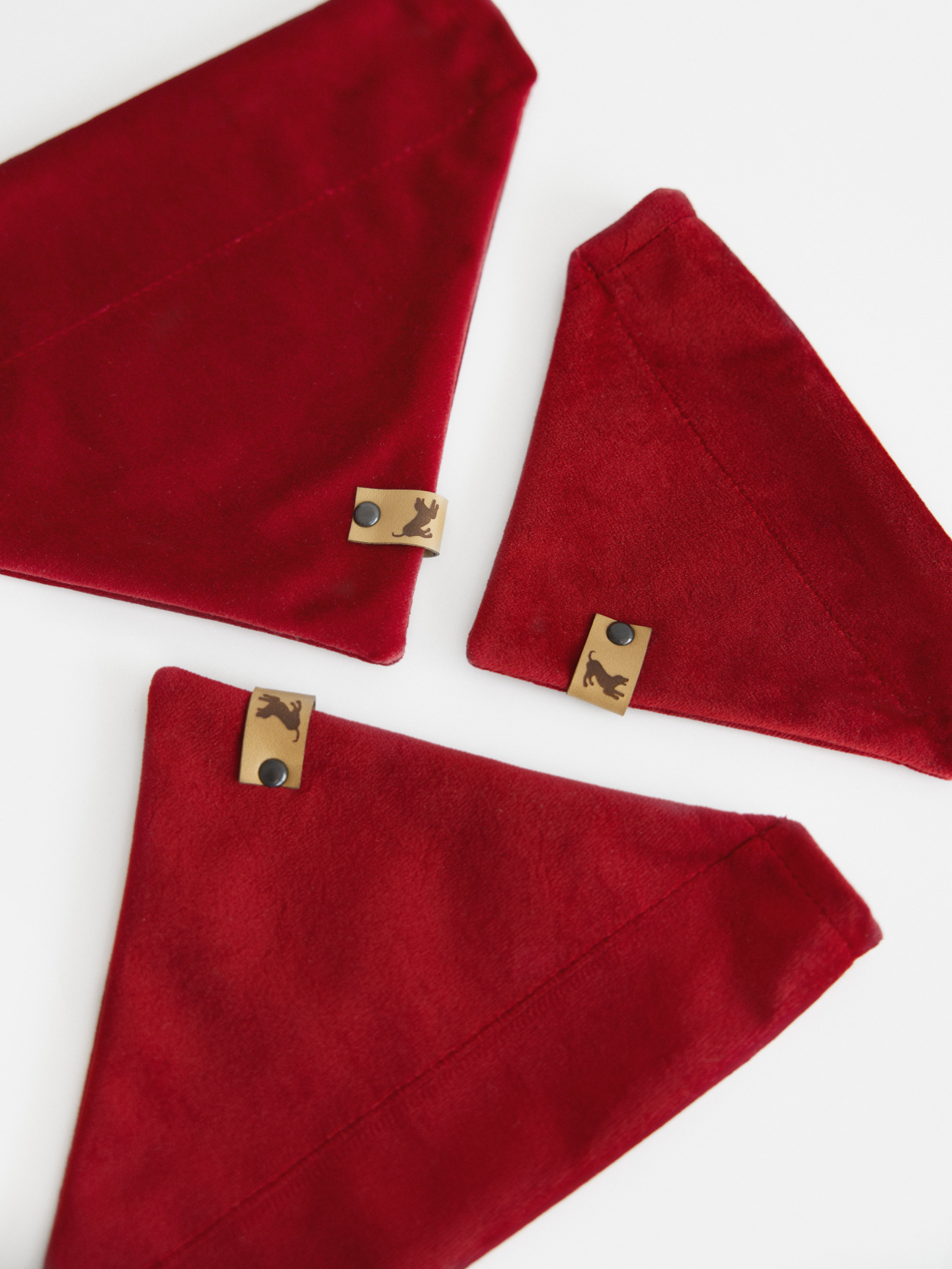 Welurowa bordowa bandana dla psa w różnych rozmiarach