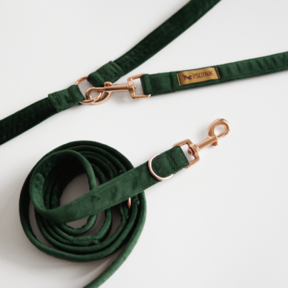 Welurowa smycz przepinana dla psa w kolorze butelkowej zieleni