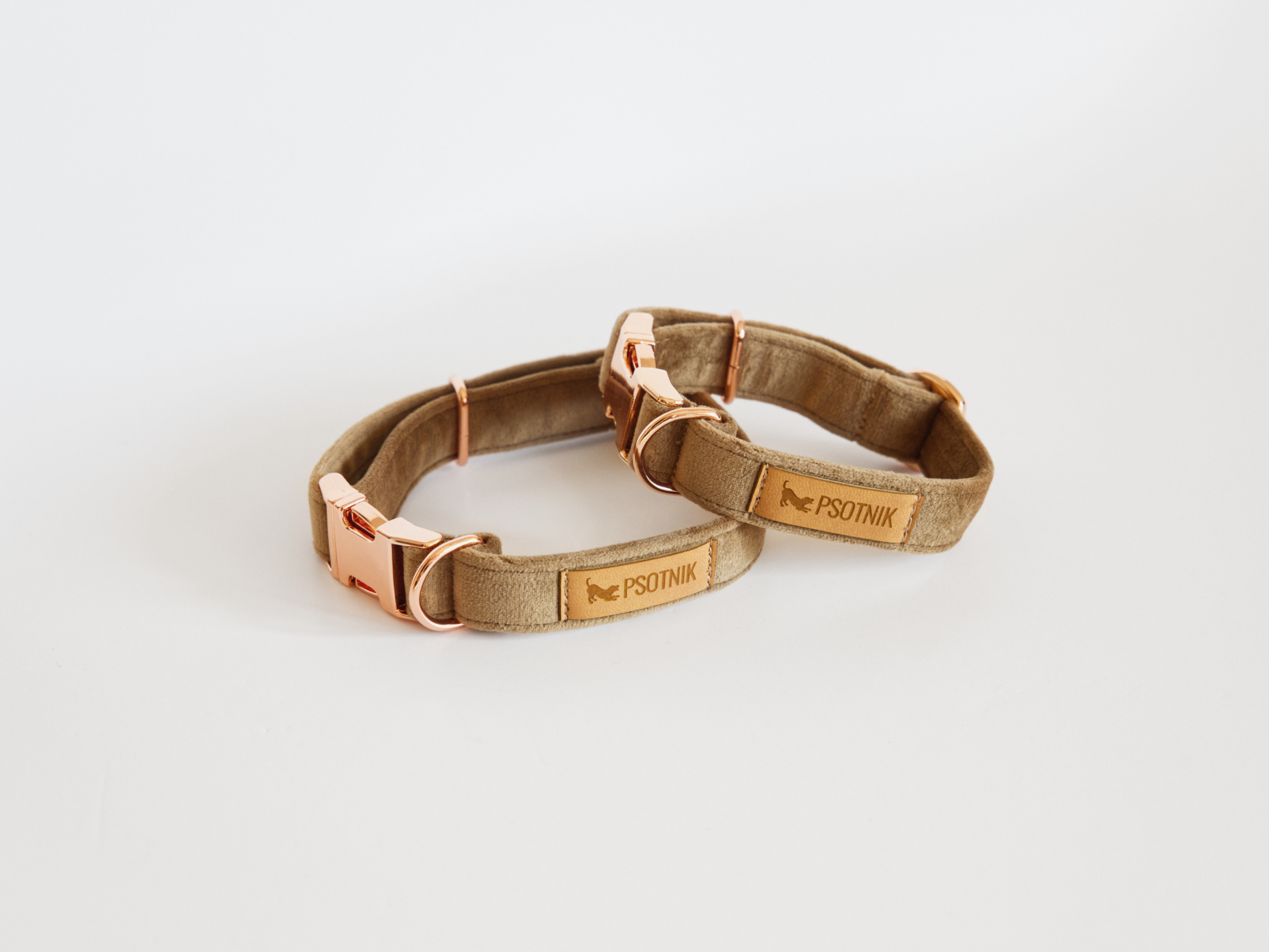 Brązowa welurowa obroża dla psa