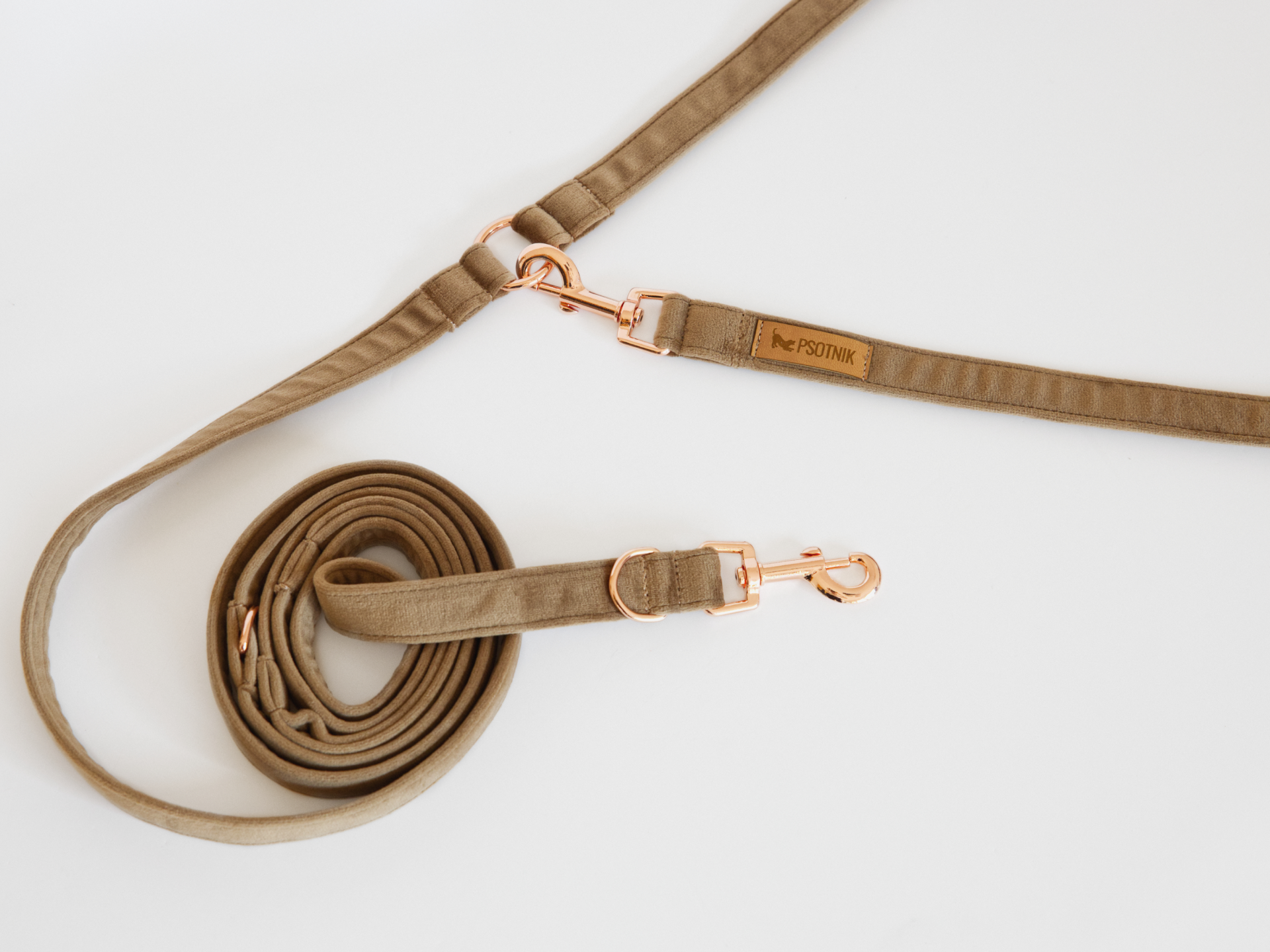 Brązowa welurowa smycz przepinana