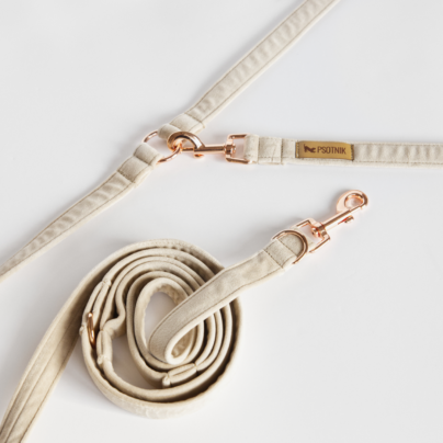 Welurowa smycz przepinana dla psa w kolorze jasnego beżu