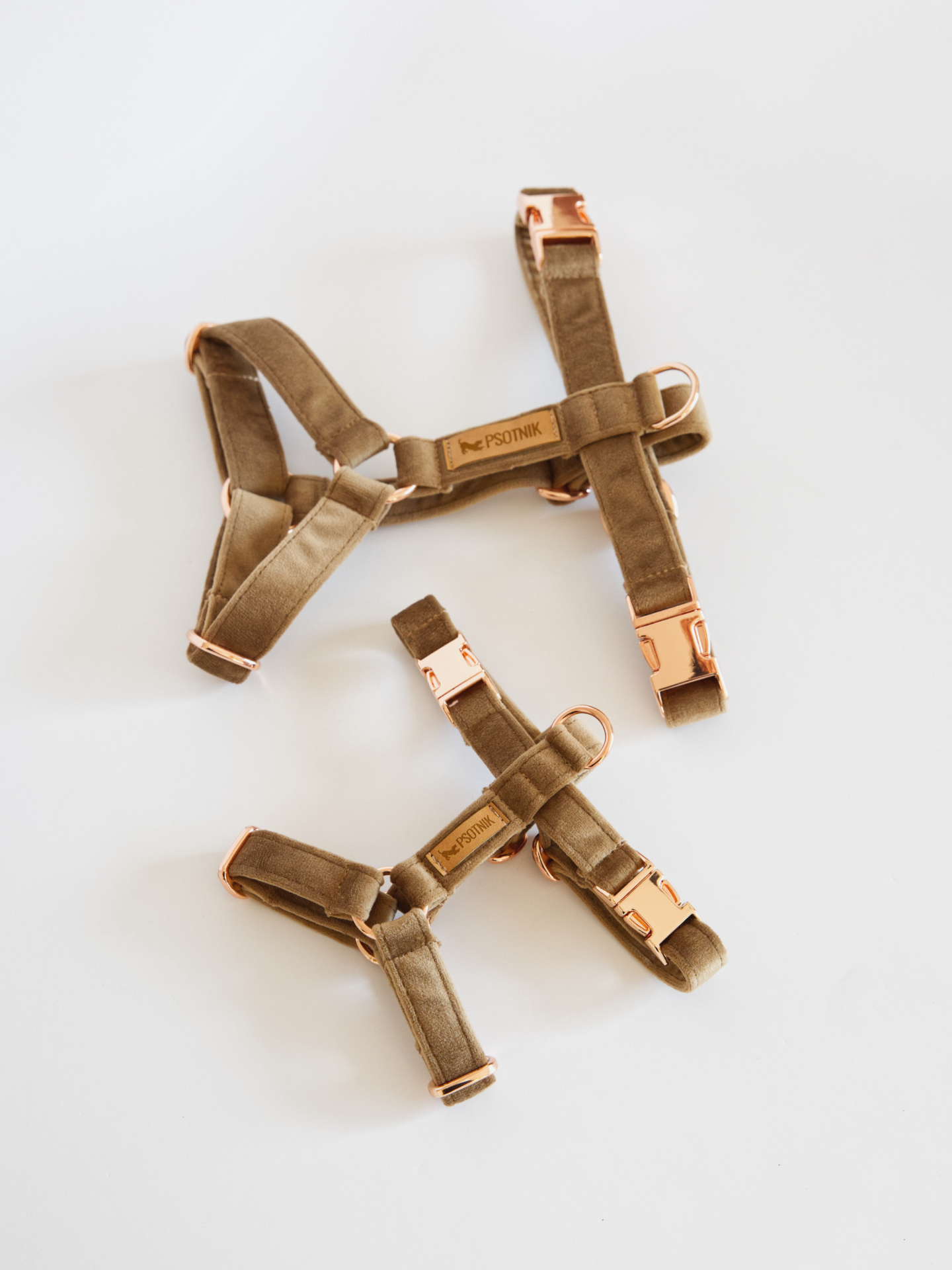 Brązowe welurowe szelki typu guard